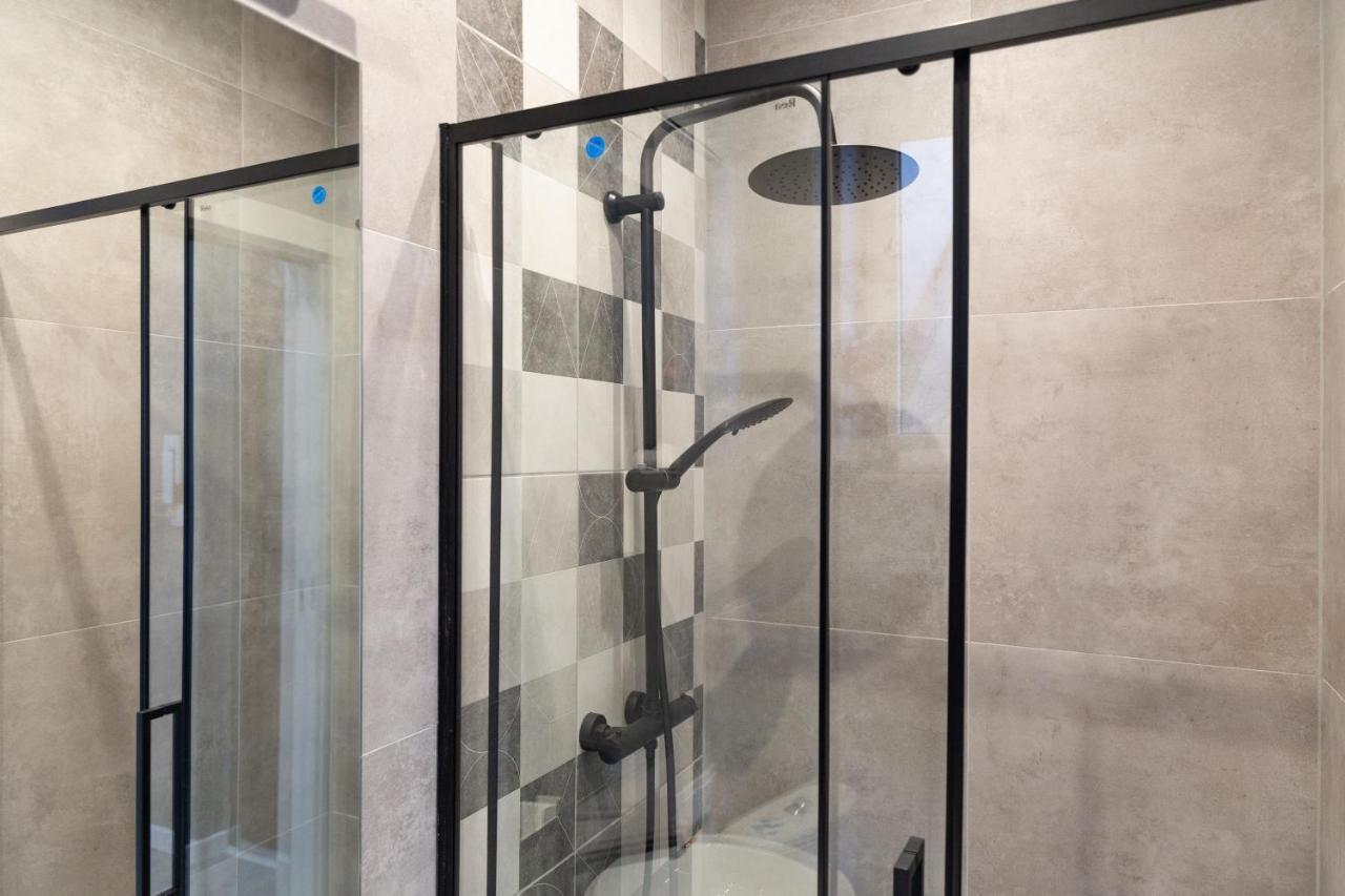 Shy But Shining! Lovely, Stylish & Fully Equipped. Apartamento Cracóvia Exterior foto